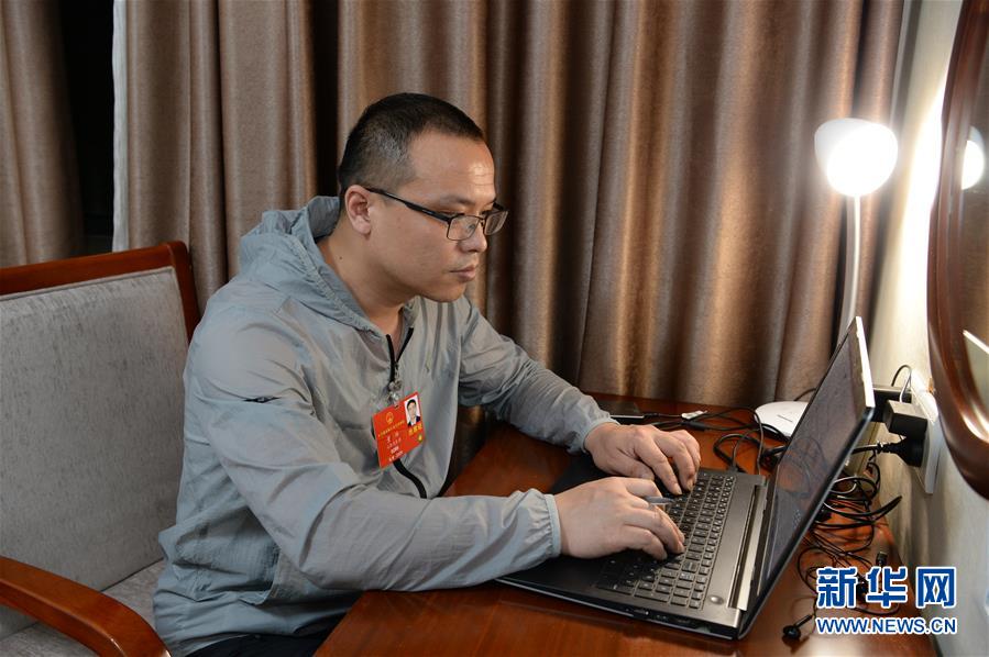 （新華全媒頭條&middot;兩會特別報道&middot;圖文互動）（4）守住底線 穩(wěn)中求進(jìn)&mdash;&mdash;從全國兩會看&ldquo;六穩(wěn)&rdquo;&ldquo;六保&rdquo;如何發(fā)力