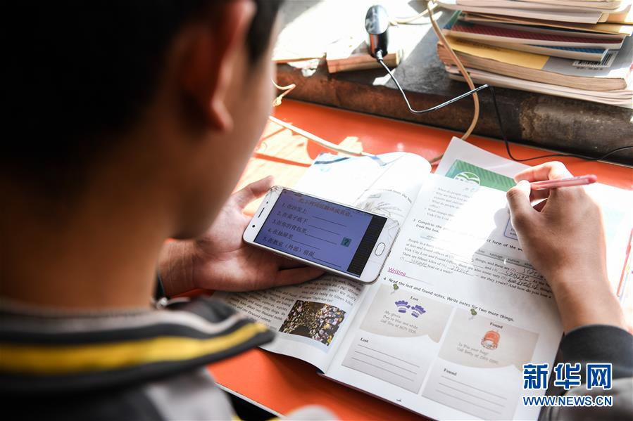 （新華全媒頭條&middot;圖文互動）（21）從人民中汲取磅礴力量&mdash;&mdash;習(xí)近平總書記同出席2020年全國兩會人大代表、政協(xié)委員共商國是紀(jì)實