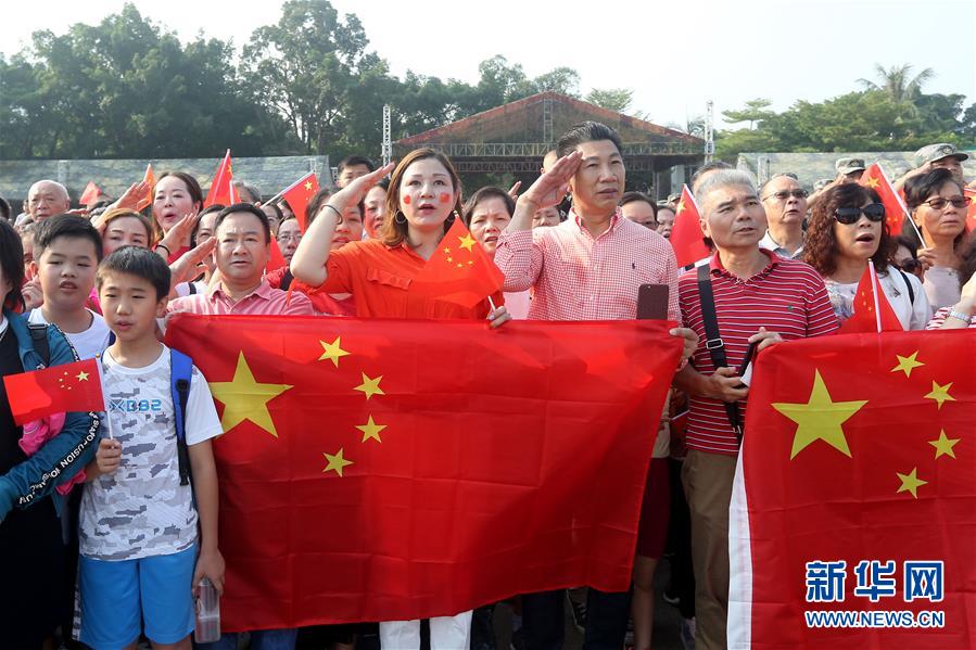 （圖文互動）（1）&ldquo;我和我的祖國，一刻也不能分割&rdquo;&mdash;&mdash;解放軍駐香港部隊與市民共同慶祝國慶70周年見聞