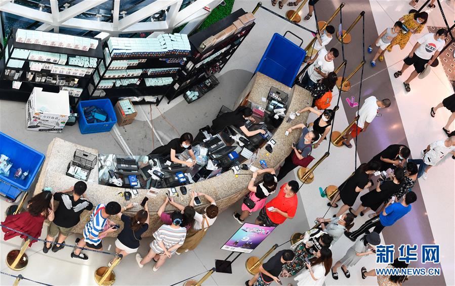 （在習近平新時代中國特色社會主義思想指引下&mdash;&mdash;新時代新作為新篇章&middot;習近平總書記關切事&middot;圖文互動）（2）感受開放新魅力&mdash;&mdash;海南自由貿(mào)易港建設開局觀察