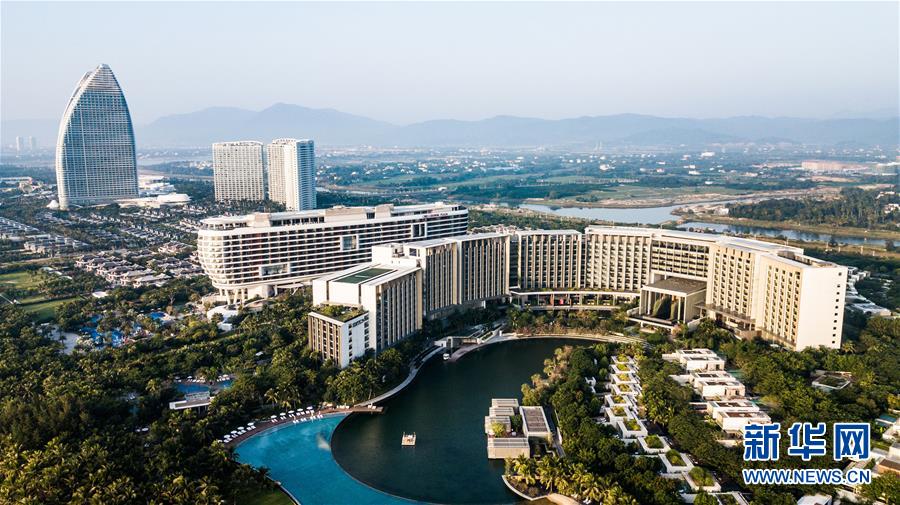 （在習近平新時代中國特色社會主義思想指引下&mdash;&mdash;新時代新作為新篇章&middot;習近平總書記關切事&middot;圖文互動）（8）感受開放新魅力&mdash;&mdash;海南自由貿(mào)易港建設開局觀察