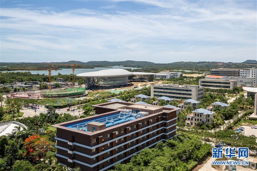 （在習近平新時代中國特色社會主義思想指引下&mdash;&mdash;新時代新作為新篇章&middot;習近平總書記關切事&middot;圖文互動）（13）感受開放新魅力&mdash;&mdash;海南自由貿(mào)易港建設開局觀察