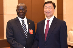 李源潮會(huì)見(jiàn)烏干達(dá)副總統(tǒng)愛(ài)德華&middot;塞坎迪