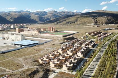 甘孜易地安置&ldquo;挪窮窩&rdquo;擺脫貧困讓居民搬得出穩(wěn)得住