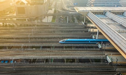 在沒有路的地方，中國探出一條條新路