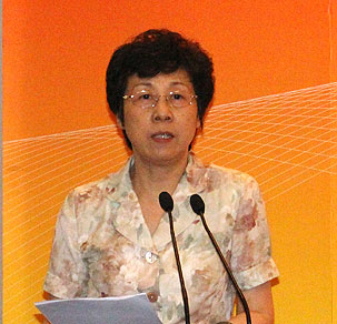 民進中央主席嚴(yán)雋琪出席大會并講話