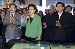 劉延?xùn)|、郭金龍參加2016年全國(guó)科技活動(dòng)周活動(dòng)