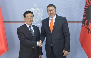 趙洪祝與阿爾巴尼亞地方事務(wù)國務(wù)部長(zhǎng)楚奇舉行會(huì)談