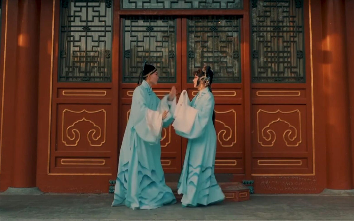 如花美眷，似水流年，說(shuō)的是戲中詞，道的是人間情