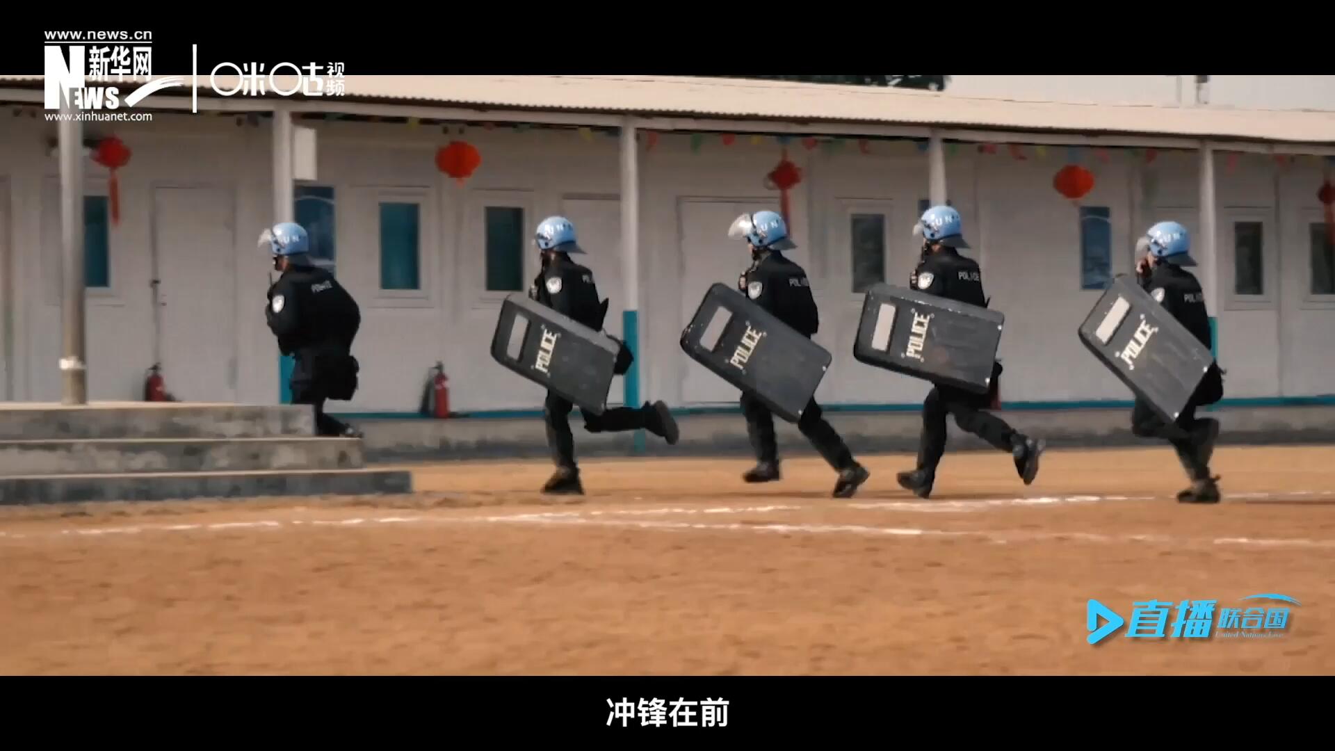 有這樣一支隊(duì)伍，他們不畏艱險(xiǎn)，沖鋒在前，頭戴藍(lán)盔，為和平而戰(zhàn)，他們的名字叫做聯(lián)合國(guó)維和部隊(duì)。