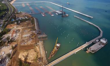 ?？趪曳寤毓泊a頭海上主體工程即將投入使用