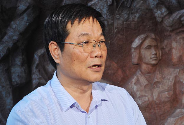 我們把黨的政治優(yōu)勢和現(xiàn)代企業(yè)制度優(yōu)勢結合起來，建立完善決策、執(zhí)行、監(jiān)督三個體系。