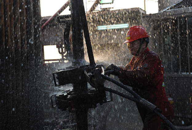 海上作業(yè)更多時(shí)刻是艱苦和孤獨(dú)。