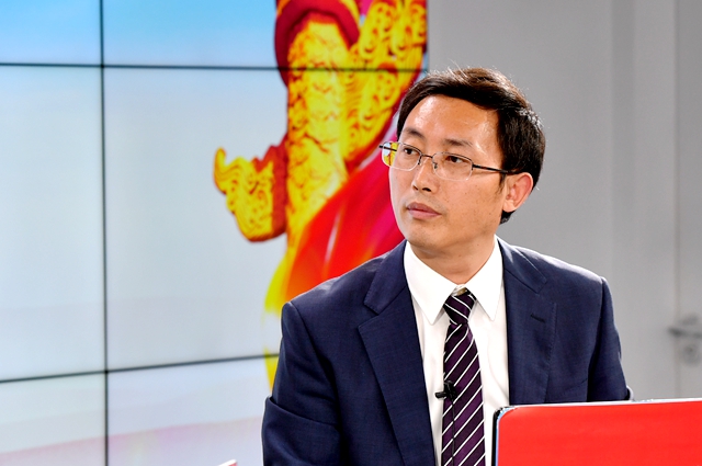 繼往是為了開來，那么開什么來？我們的未來是什么？我們現(xiàn)在站在什么歷史方位上？往哪里去走？