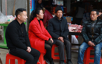 克難，帶領村民改變家鄉(xiāng)落后面貌