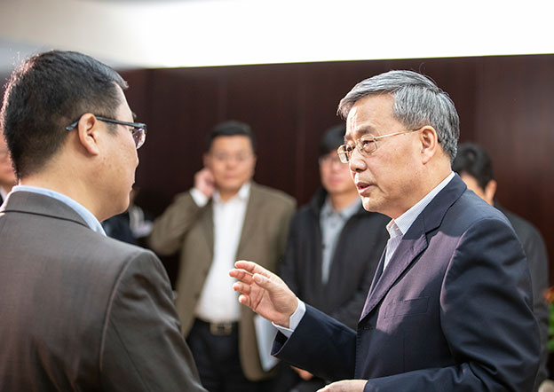 讓銀行業(yè)金融機構(gòu)愿意做、能夠做、也會做民營企業(yè)業(yè)務(wù)