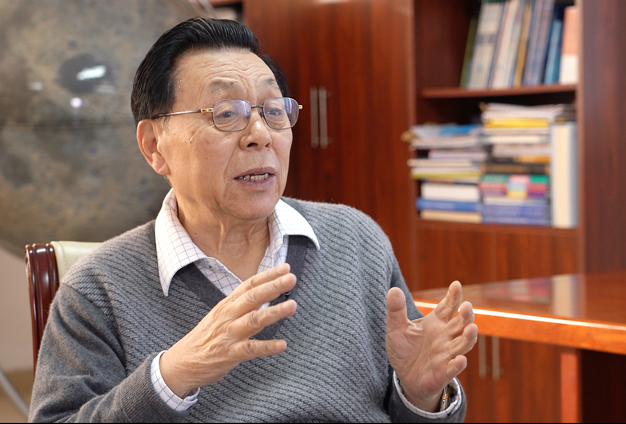 與月球背面建立聯(lián)系，而且測控和通信鏈路要暢通