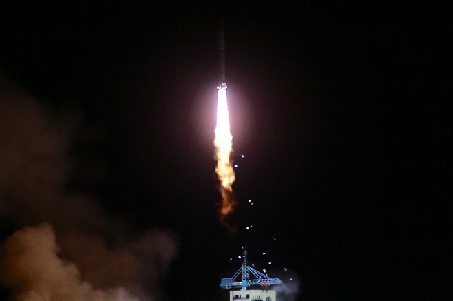 4月6日，搭載實踐十號衛(wèi)星的長征二號丁運載火箭升空。