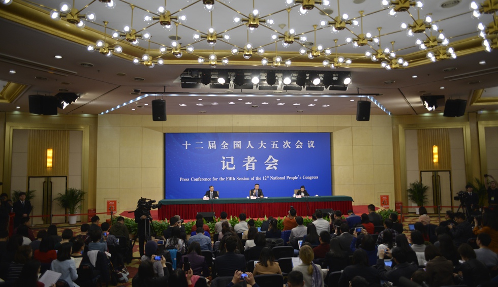 回放:環(huán)保部部長(zhǎng)陳吉寧就“加強(qiáng)生態(tài)環(huán)境保護(hù)”答記者問