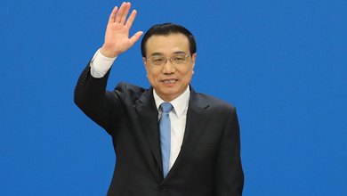 記者會結(jié)束后，李克強揮手致意