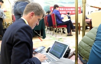 在你看不見的角落，中外記者這樣工作