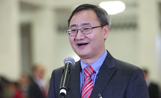 全國(guó)政協(xié)委員吳浩在&ldquo;委員通道&rdquo;接受采訪(fǎng)