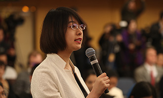 中新社記者提問(wèn)