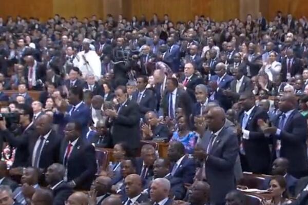 辛識平：掌聲，激蕩聚同心