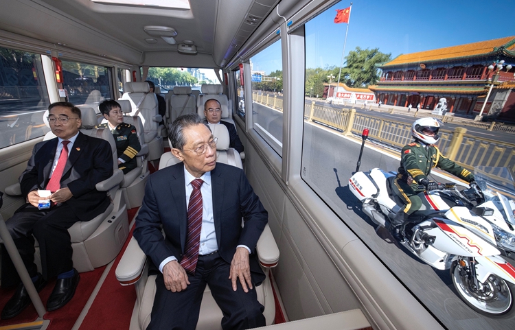 學(xué)習(xí)快評(píng)丨以國(guó)之名向最美天使致敬！