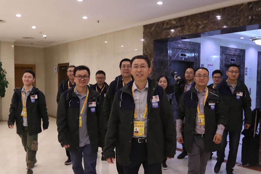 新華網(wǎng)國(guó)慶前方報(bào)道團(tuán)隊(duì)，出發(fā)啦！