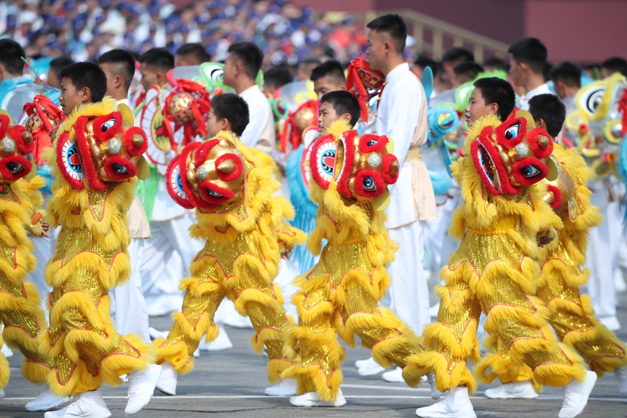 群眾大游行，歡樂(lè)的海洋！