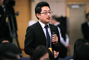 中央電視臺(tái)記者提問(wèn)