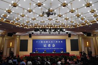 農(nóng)業(yè)部部長(zhǎng)韓長(zhǎng)賦等就&ldquo;實(shí)施鄉(xiāng)村振興戰(zhàn)略 推動(dòng)農(nóng)業(yè)轉(zhuǎn)型升級(jí)&rdquo;答記者問