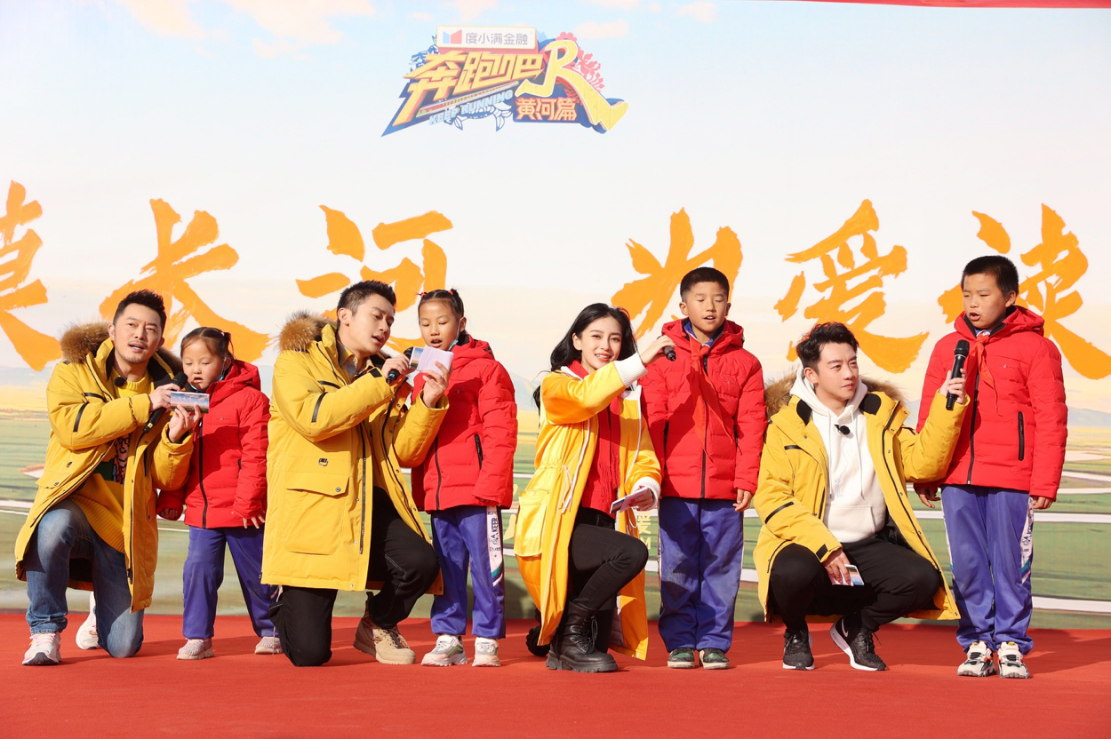 2020年11月18日，&ldquo;大漠長(zhǎng)河，為愛(ài)讀詩(shī)&rdquo;多一克溫暖公益活動(dòng)啟動(dòng)儀式在寧夏中衛(wèi)市沙坡頭區(qū)郭灘學(xué)校舉行。&ldquo;跑男團(tuán)&rdquo;成員李晨、楊穎、鄭愷、沙溢與&ldquo;多一克溫暖&rdquo;團(tuán)隊(duì)攜手為學(xué)生們送去了海瀾之家的冬日溫暖。