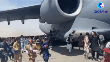 全球連線丨慘劇！喀布爾機(jī)場現(xiàn)場