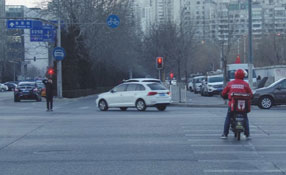 瘋狂&rdquo;外賣 板子應(yīng)該打在誰身上？