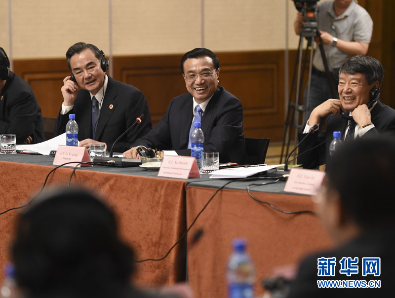  5月6日，國務(wù)院總理李克強在埃塞俄比亞首都亞的斯亞貝巴出席中非經(jīng)貿(mào)人文座談會。 新華社記者 李學(xué)仁 攝 