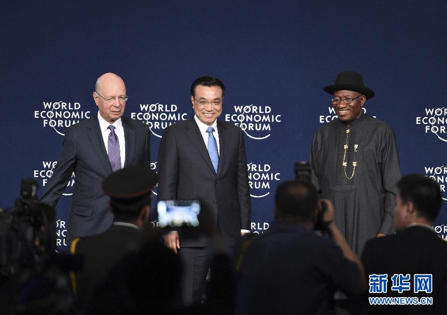 5月8日，中國(guó)國(guó)務(wù)院總理李克強(qiáng)在阿布賈出席第24屆世界經(jīng)濟(jì)論壇非洲峰會(huì)全會(huì)，發(fā)表題為《共同推動(dòng)非洲發(fā)展邁上新臺(tái)階》的特別致辭。新華社記者 李學(xué)仁 攝 