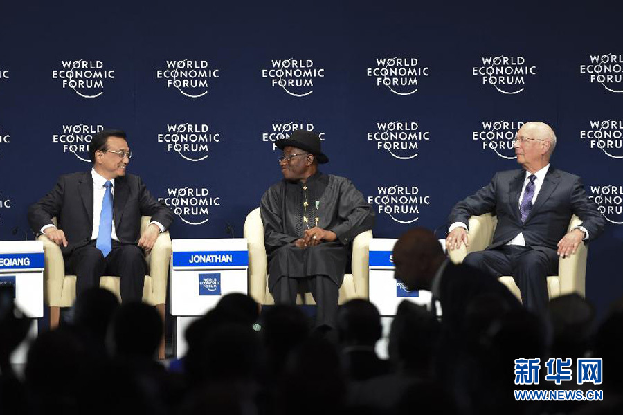 5月8日，中國(guó)國(guó)務(wù)院總理李克強(qiáng)在阿布賈出席第24屆世界經(jīng)濟(jì)論壇非洲峰會(huì)全會(huì)，發(fā)表題為《共同推動(dòng)非洲發(fā)展邁上新臺(tái)階》的特別致辭。新華社記者 李學(xué)仁 攝 