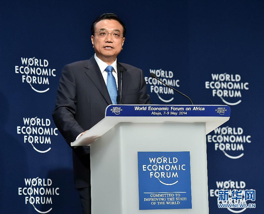 5月8日，中國(guó)國(guó)務(wù)院總理李克強(qiáng)在阿布賈出席第24屆世界經(jīng)濟(jì)論壇非洲峰會(huì)全會(huì)，發(fā)表題為《共同推動(dòng)非洲發(fā)展邁上新臺(tái)階》的特別致辭。新華社記者 李濤 攝 