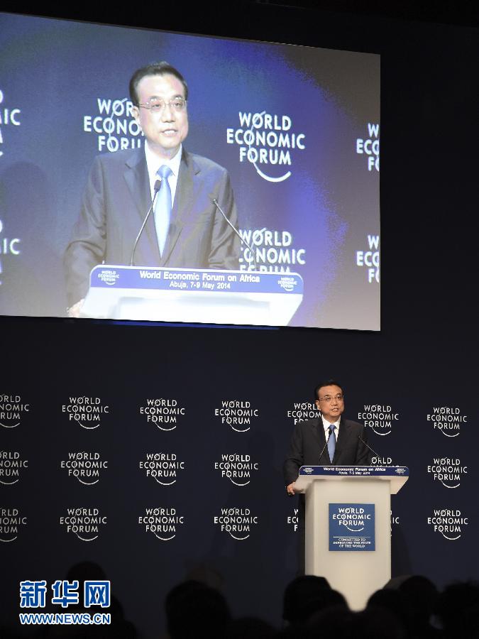 5月8日，中國(guó)國(guó)務(wù)院總理李克強(qiáng)在阿布賈出席第24屆世界經(jīng)濟(jì)論壇非洲峰會(huì)全會(huì)，發(fā)表題為《共同推動(dòng)非洲發(fā)展邁上新臺(tái)階》的特別致辭。新華社記者 李學(xué)仁 攝 
