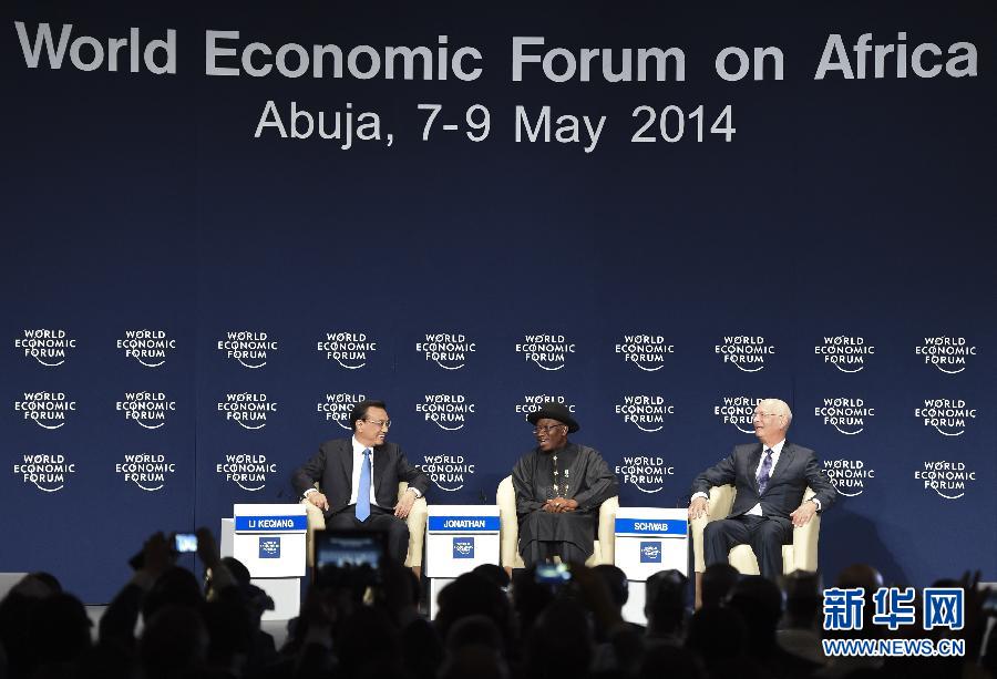 5月8日，中國(guó)國(guó)務(wù)院總理李克強(qiáng)在阿布賈出席第24屆世界經(jīng)濟(jì)論壇非洲峰會(huì)全會(huì)，發(fā)表題為《共同推動(dòng)非洲發(fā)展邁上新臺(tái)階》的特別致辭。新華社記者 李學(xué)仁 攝 
