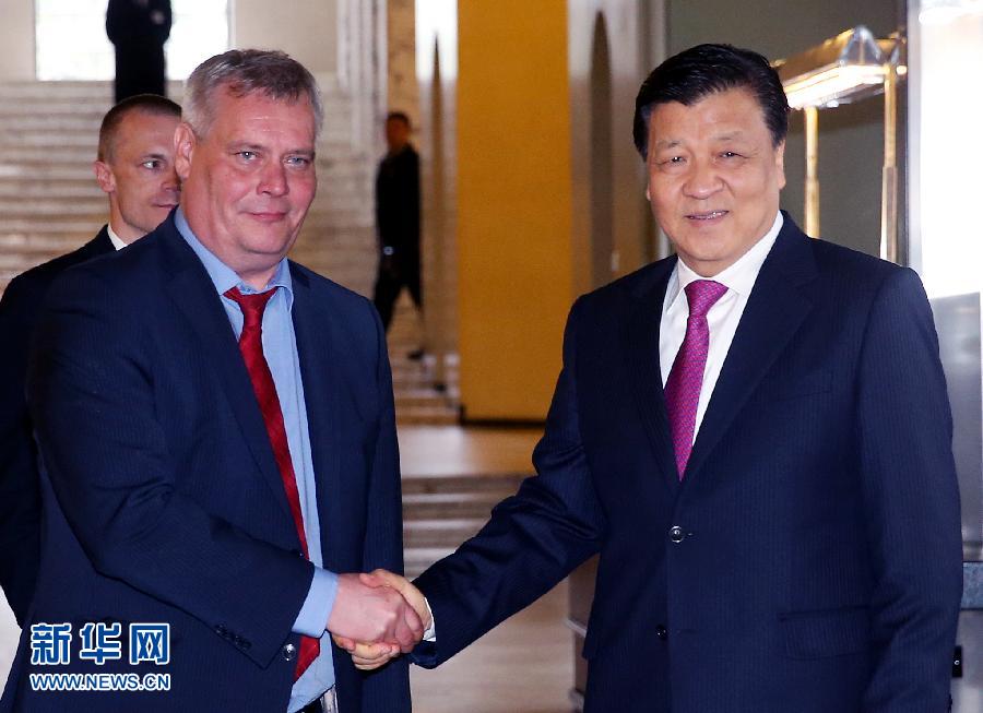 6月13日，中共中央政治局常委、中央書記處書記劉云山在赫爾辛基會見芬蘭社民黨主席、財政部長林內(nèi)。 新華社記者姚大偉攝