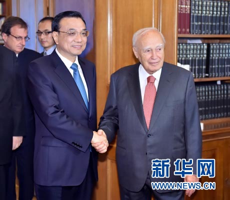 6月20日，國務(wù)院總理李克強在雅典總統(tǒng)府會見希臘總統(tǒng)帕普利亞斯。 新華社記者 李濤 攝
