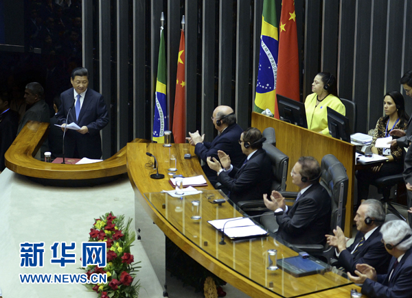 7月16日，國家主席習(xí)近平在巴西國會(huì)發(fā)表《弘揚(yáng)傳統(tǒng)友好共譜合作新篇》的演講。 新華社記者 劉建生 攝