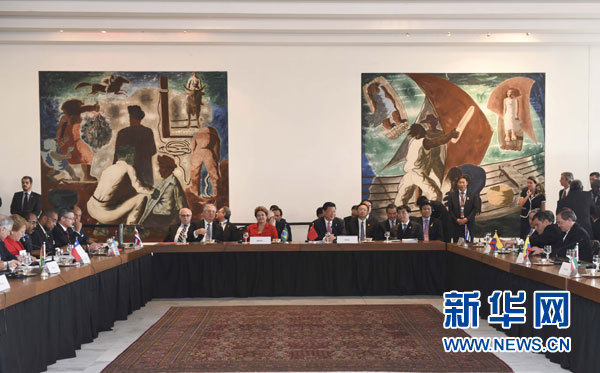 當(dāng)?shù)貢r(shí)間7月17日，國(guó)家主席習(xí)近平出席在巴西利亞舉行的中國(guó)－拉美和加勒比國(guó)家領(lǐng)導(dǎo)人會(huì)晤。 新華社記者 李學(xué)仁 攝