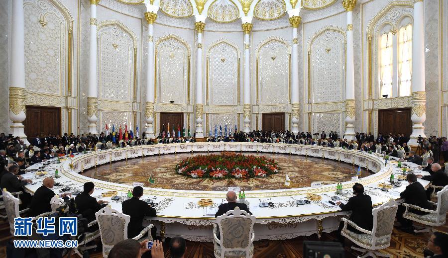 9月12日，上海合作組織成員國(guó)元首理事會(huì)第十四次會(huì)議在塔吉克斯坦首都杜尚別舉行。國(guó)家主席習(xí)近平出席會(huì)議并發(fā)表重要講話。新華社記者馬占成攝 