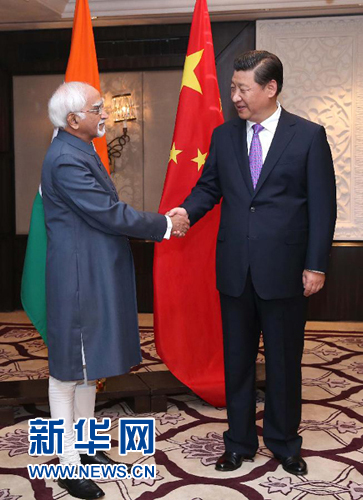 9月18日，國(guó)家主席習(xí)近平在新德里會(huì)見(jiàn)印度副總統(tǒng)兼聯(lián)邦院議長(zhǎng)安薩里。 新華社記者 龐興雷 攝