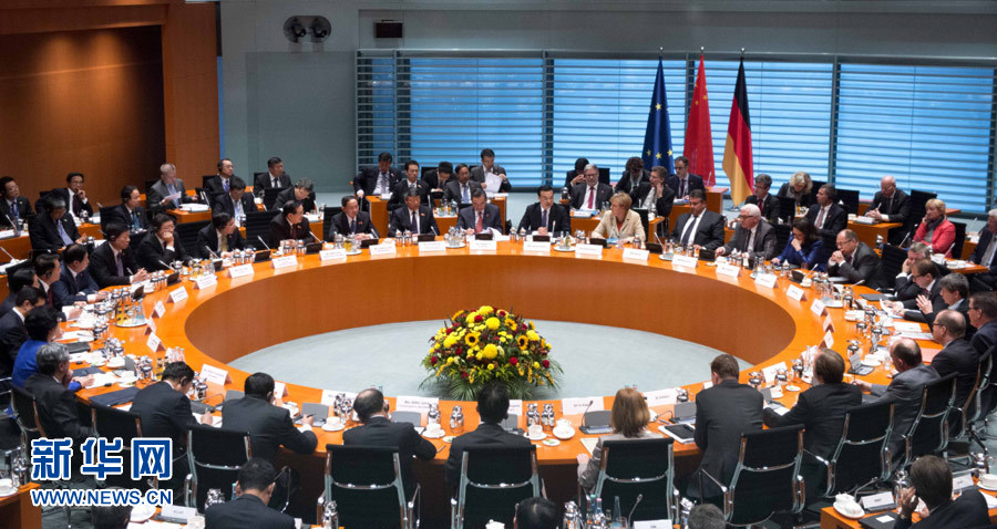 10月10日，中國國務(wù)院總理李克強在柏林與德國總理默克爾共同主持第三輪中德政府磋商。 新華社記者 李學(xué)仁 攝 