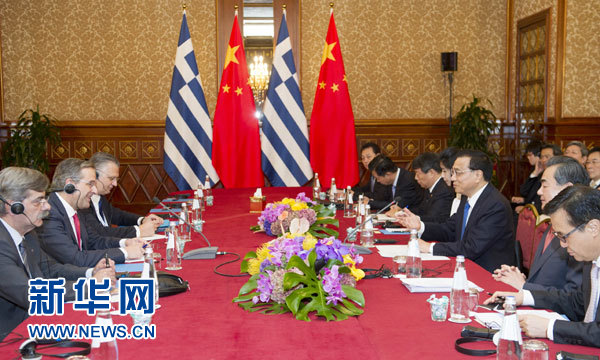 10月16日，中國國務(wù)院總理李克強在意大利米蘭會見希臘總理薩馬拉斯。 新華社記者 謝環(huán)馳 攝